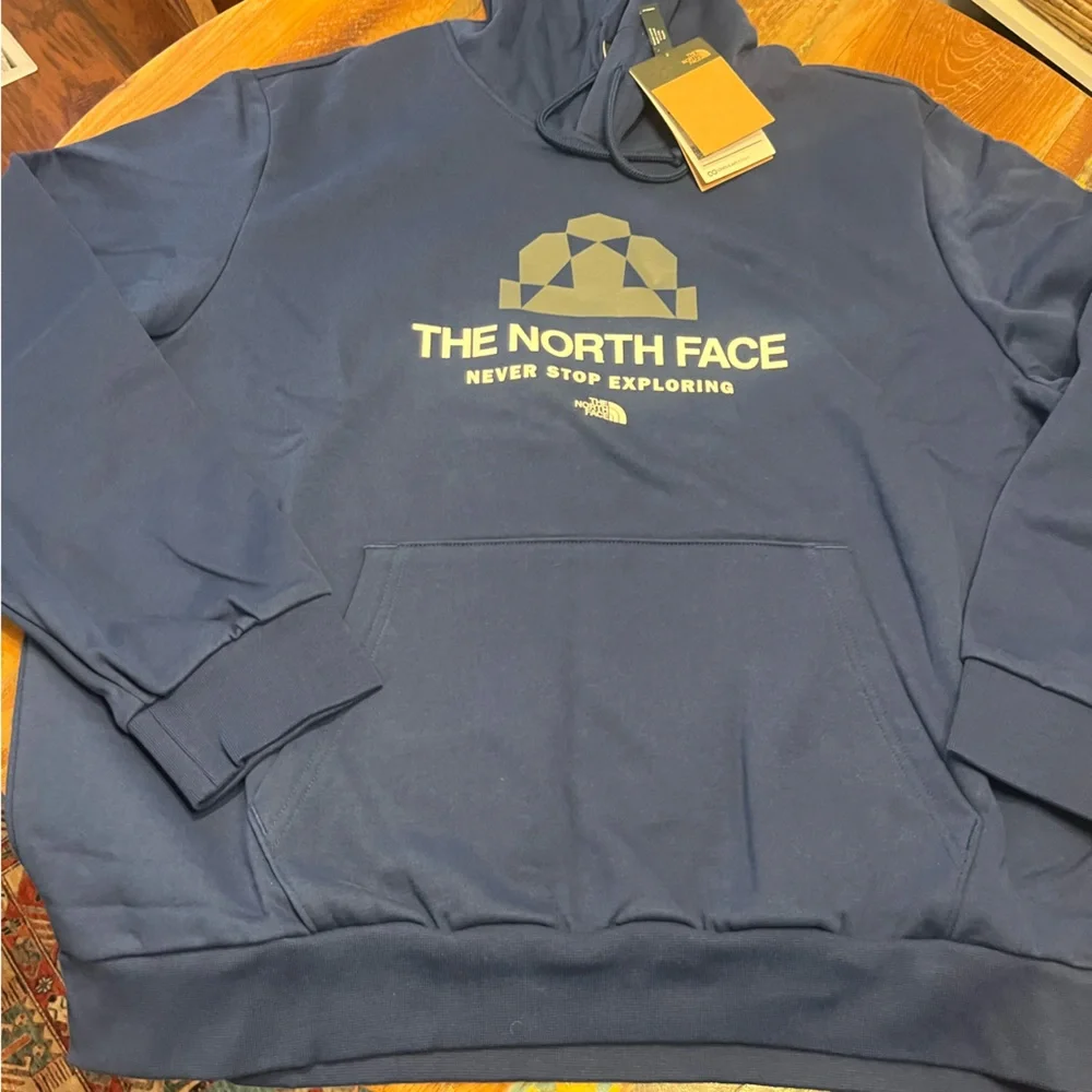 NWT North Face Men’s Hoodie